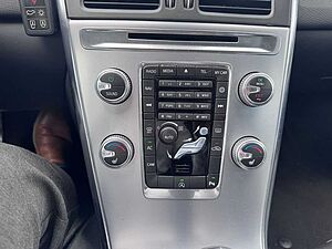 Volvo  2.0 Summum 2WD