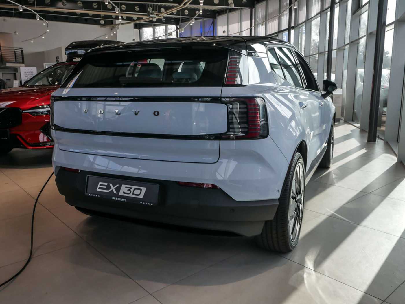 Volvo  Ultra AWD Performance Pure Electric LED