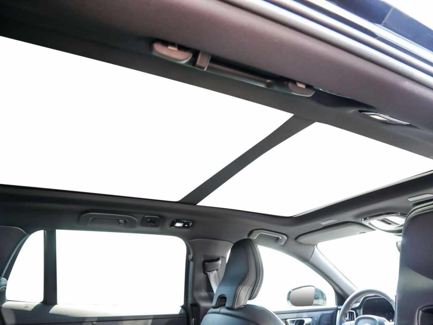 Volvo  B4 Plus Dark KAMERA H/K HGSD STANDHZ LED