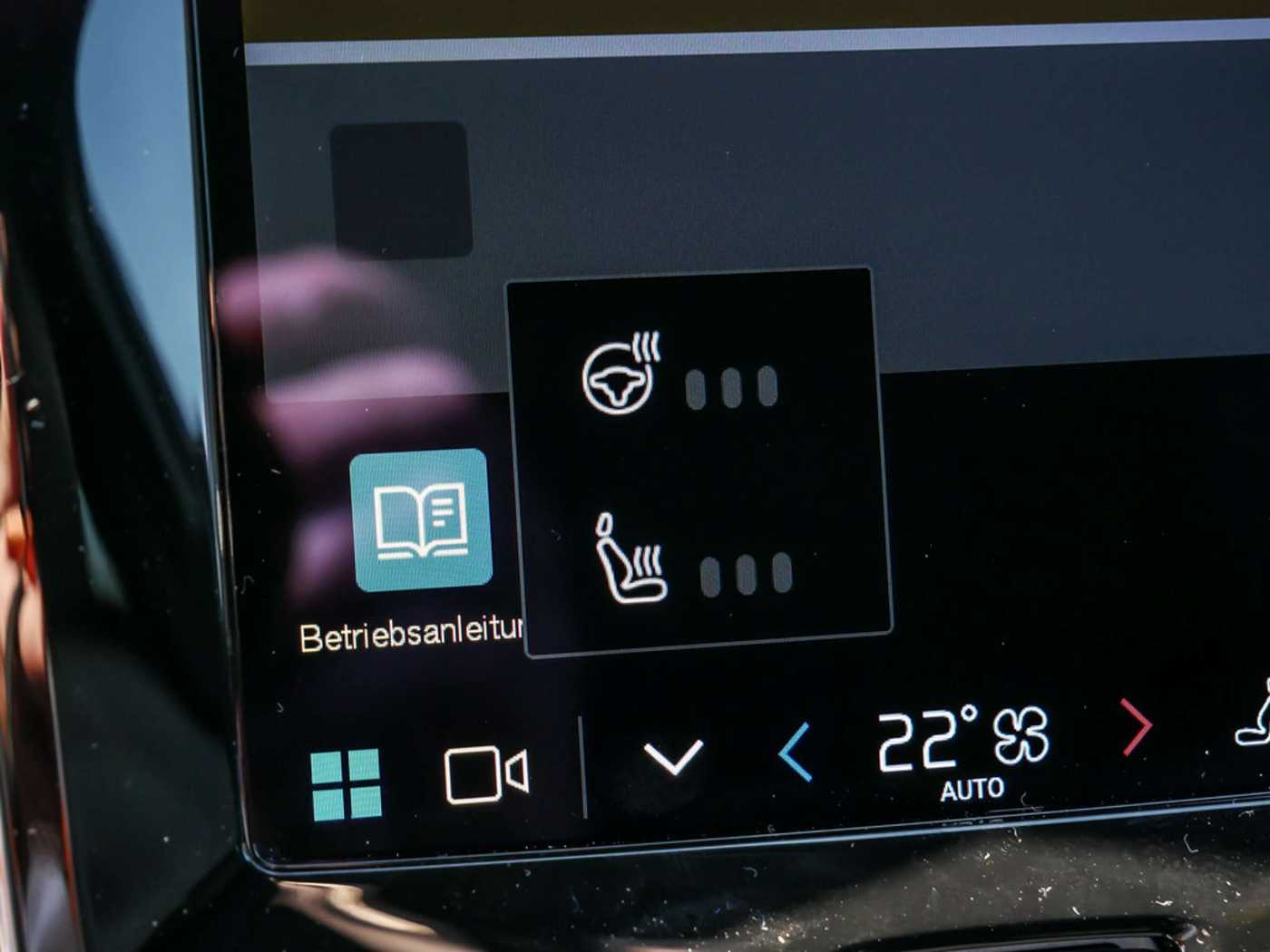 Volvo  B4 Plus Dark KAMERA H/K HGSD STANDHZ LED