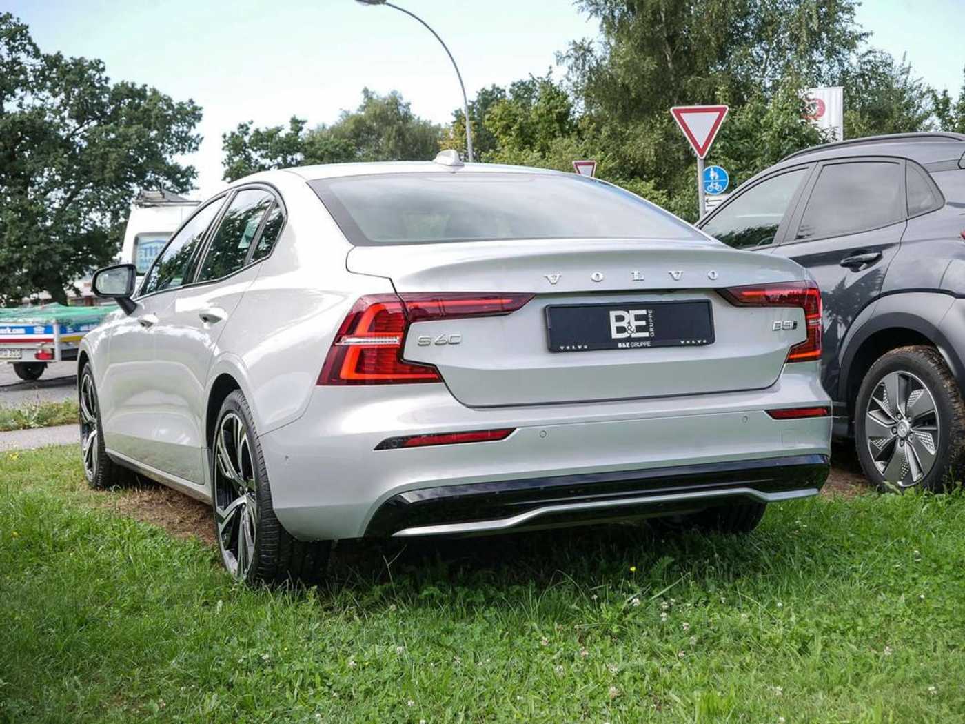 Volvo  Ultimate, B5 AWD Mild-Hybrid, Benzin, Dark