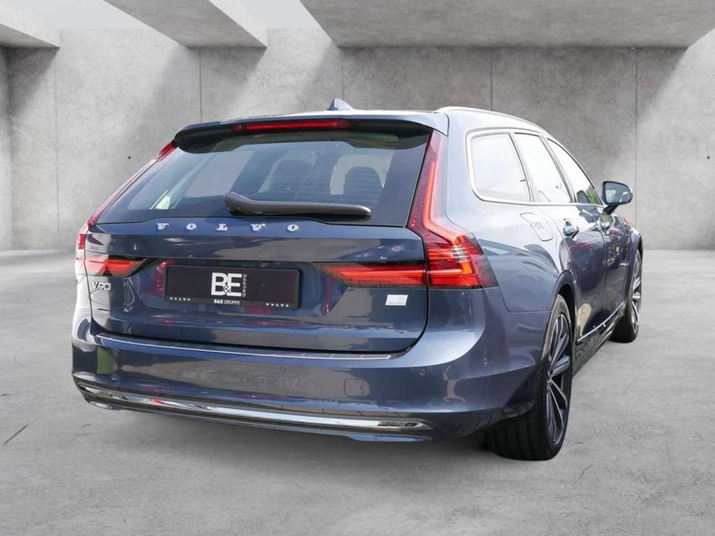 Volvo  Kombi 2.0 Core Recharge Plug-In Hybrid AWD