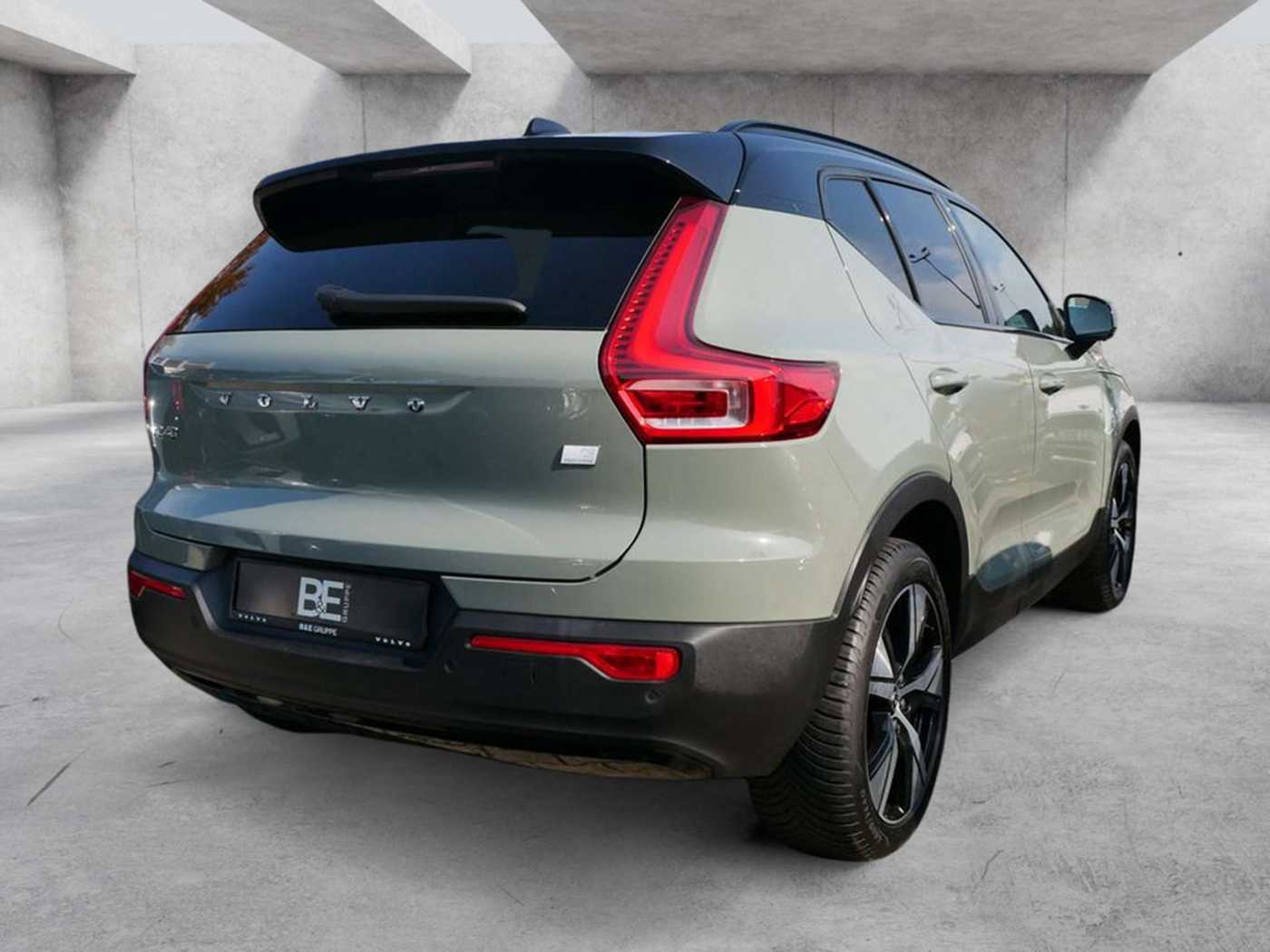 Volvo  R Design Recharge Pure Electric AWD LED