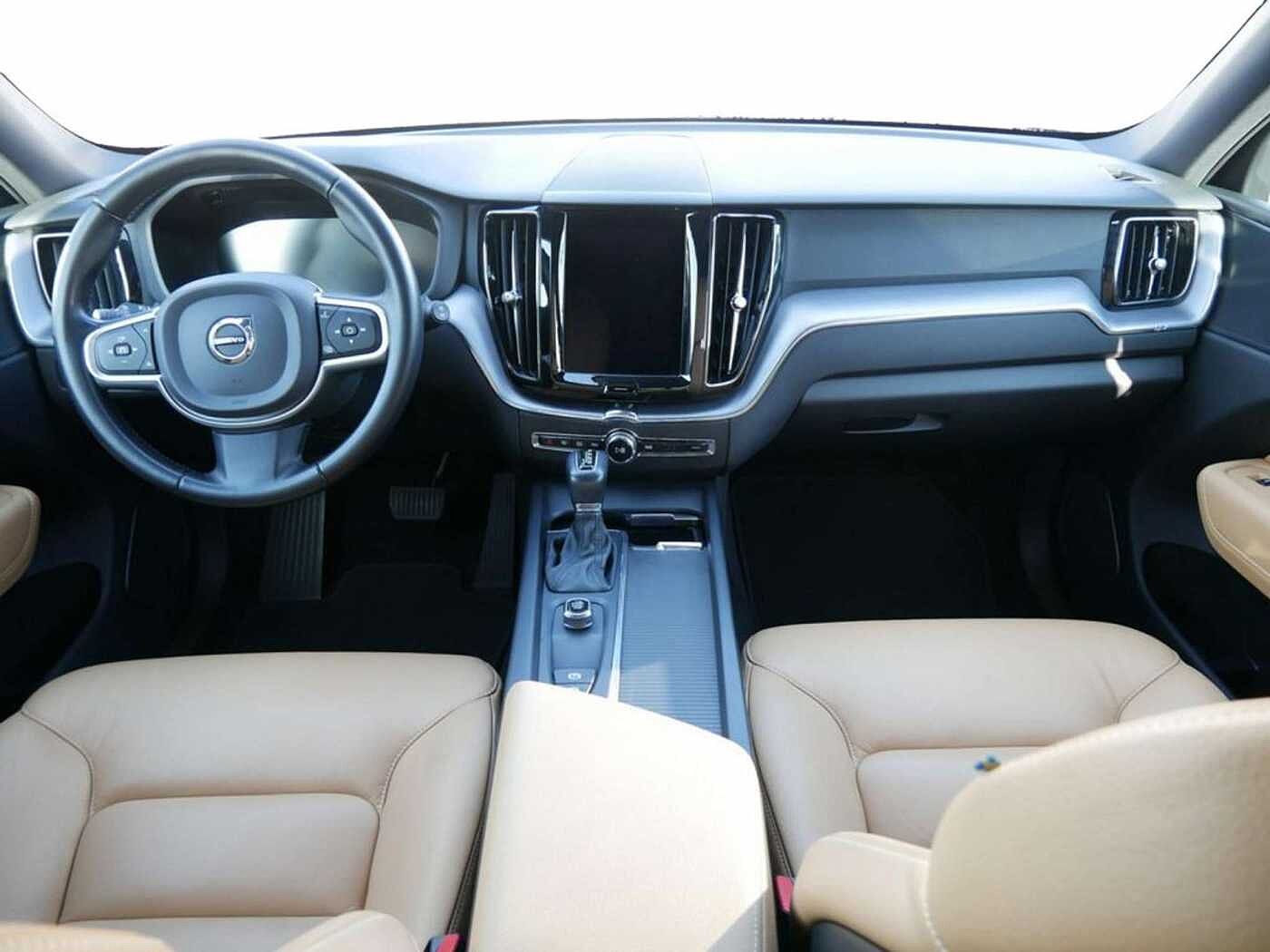 Volvo  D4 Momentum LEDER KAMERA NAVI AHK LED