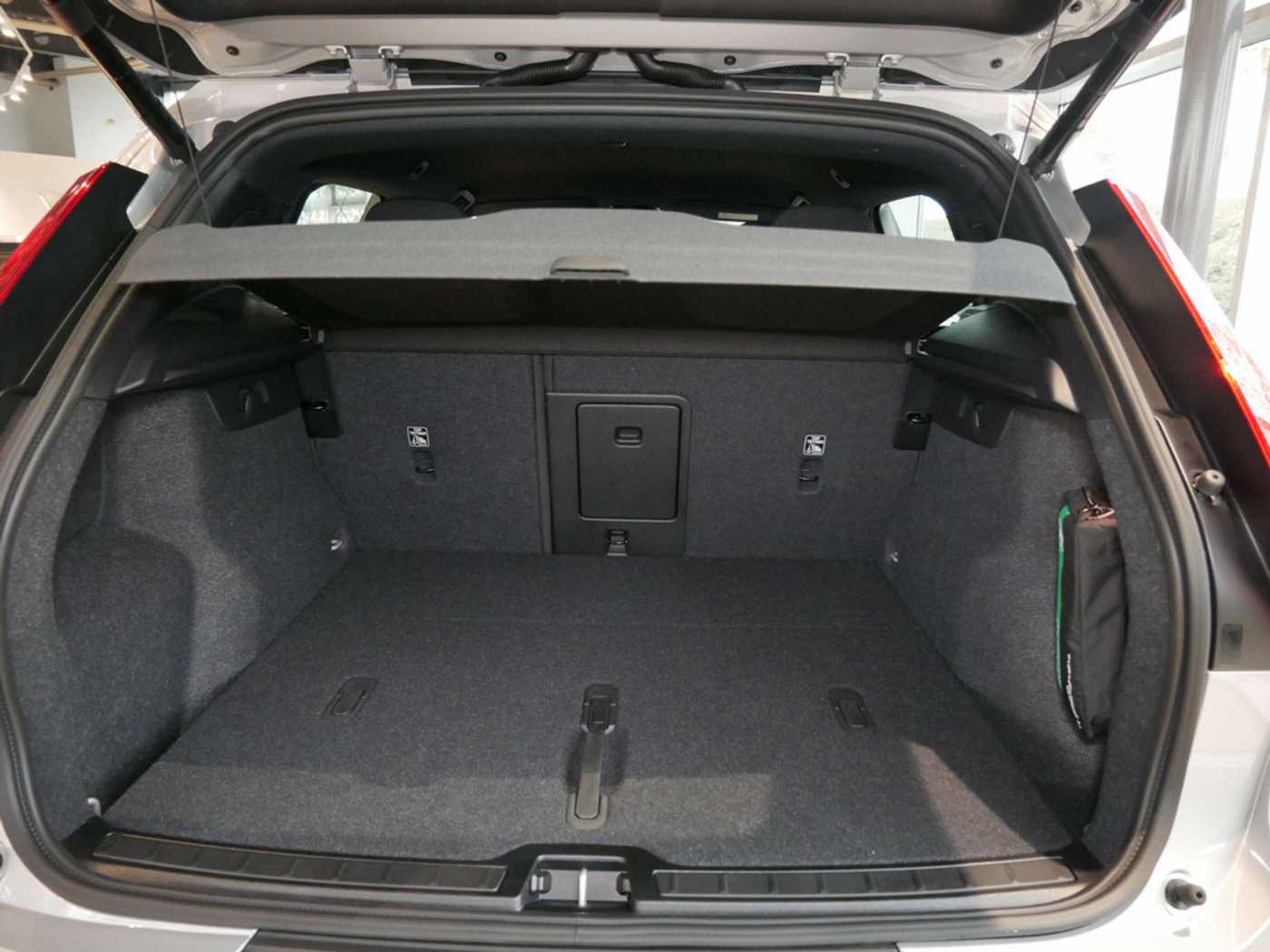 Volvo  Plus Recharge Pure Electric AWD ACC LED