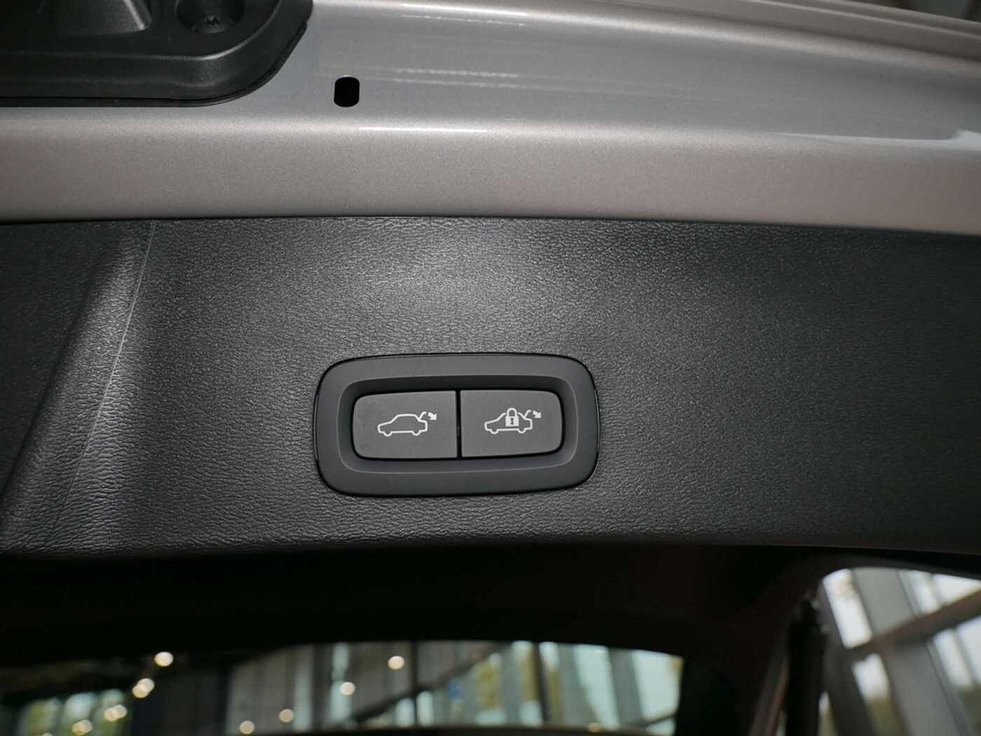 Volvo  Plus Recharge Pure Electric AWD ACC LED