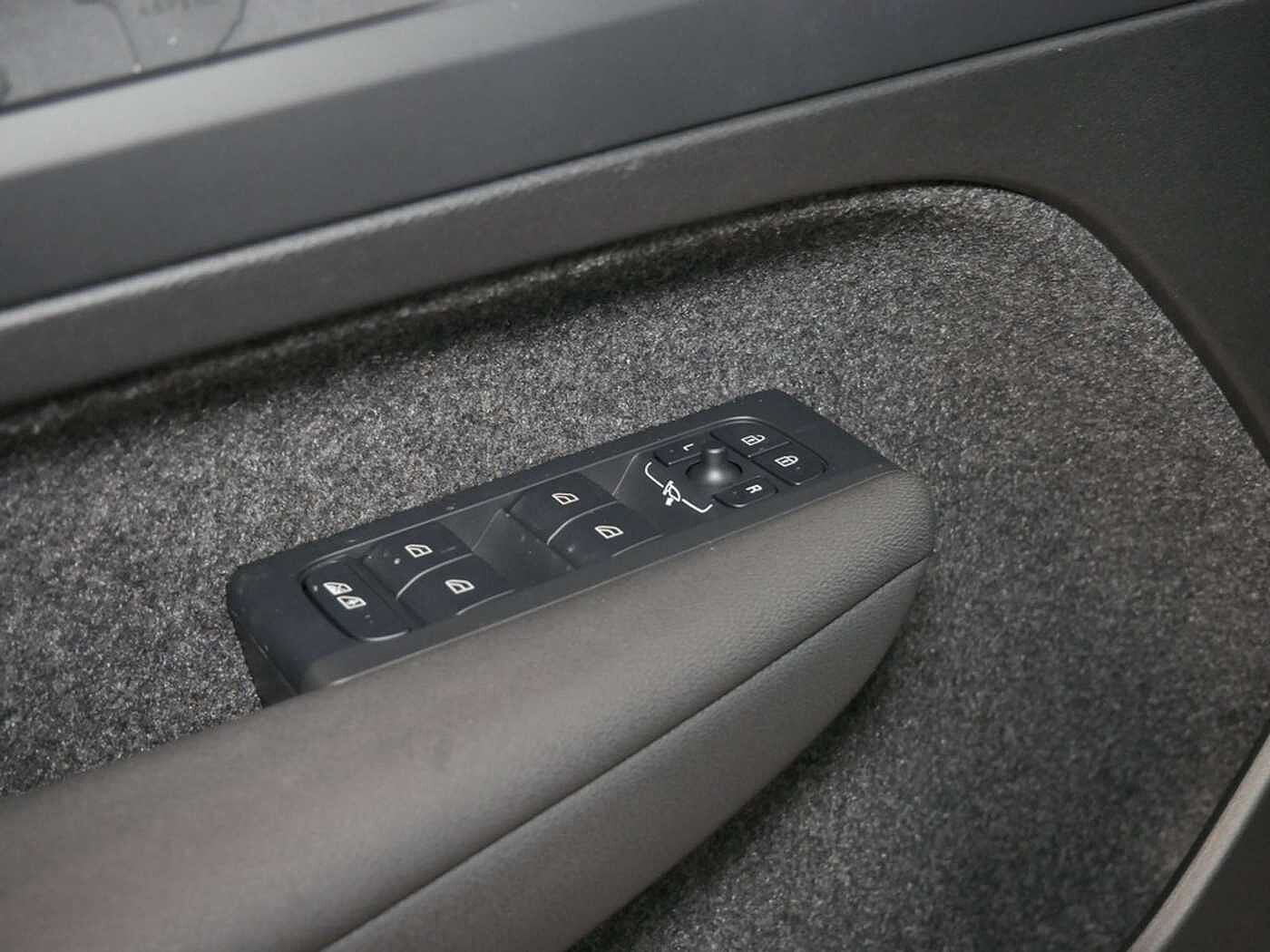 Volvo  Plus Recharge Pure Electric AWD ACC LED