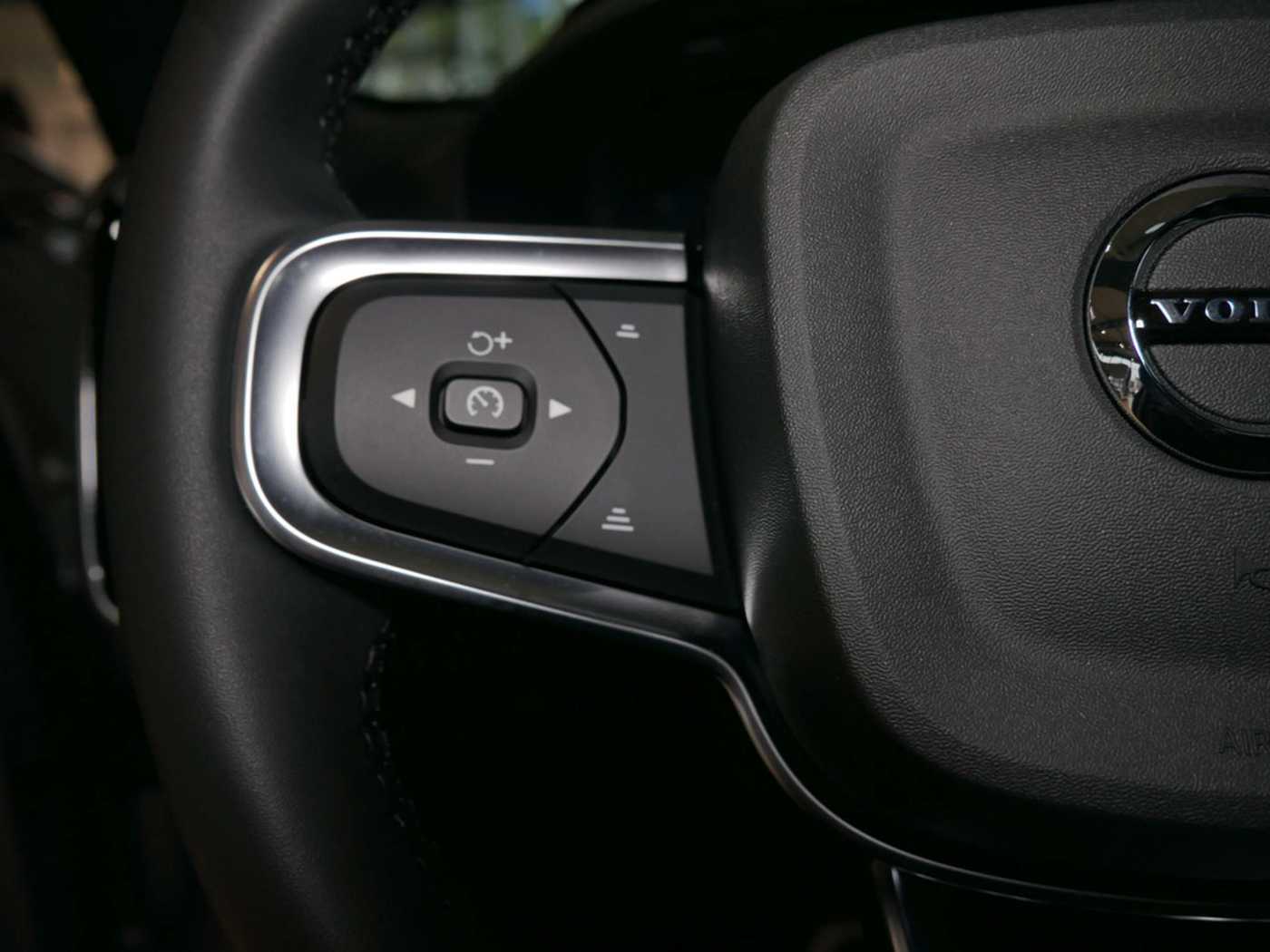 Volvo  Plus Recharge Pure Electric AWD ACC LED