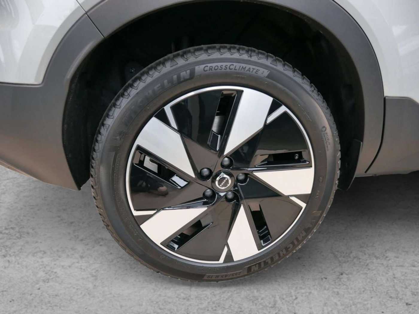 Volvo  Plus Recharge Pure Electric AWD ACC LED