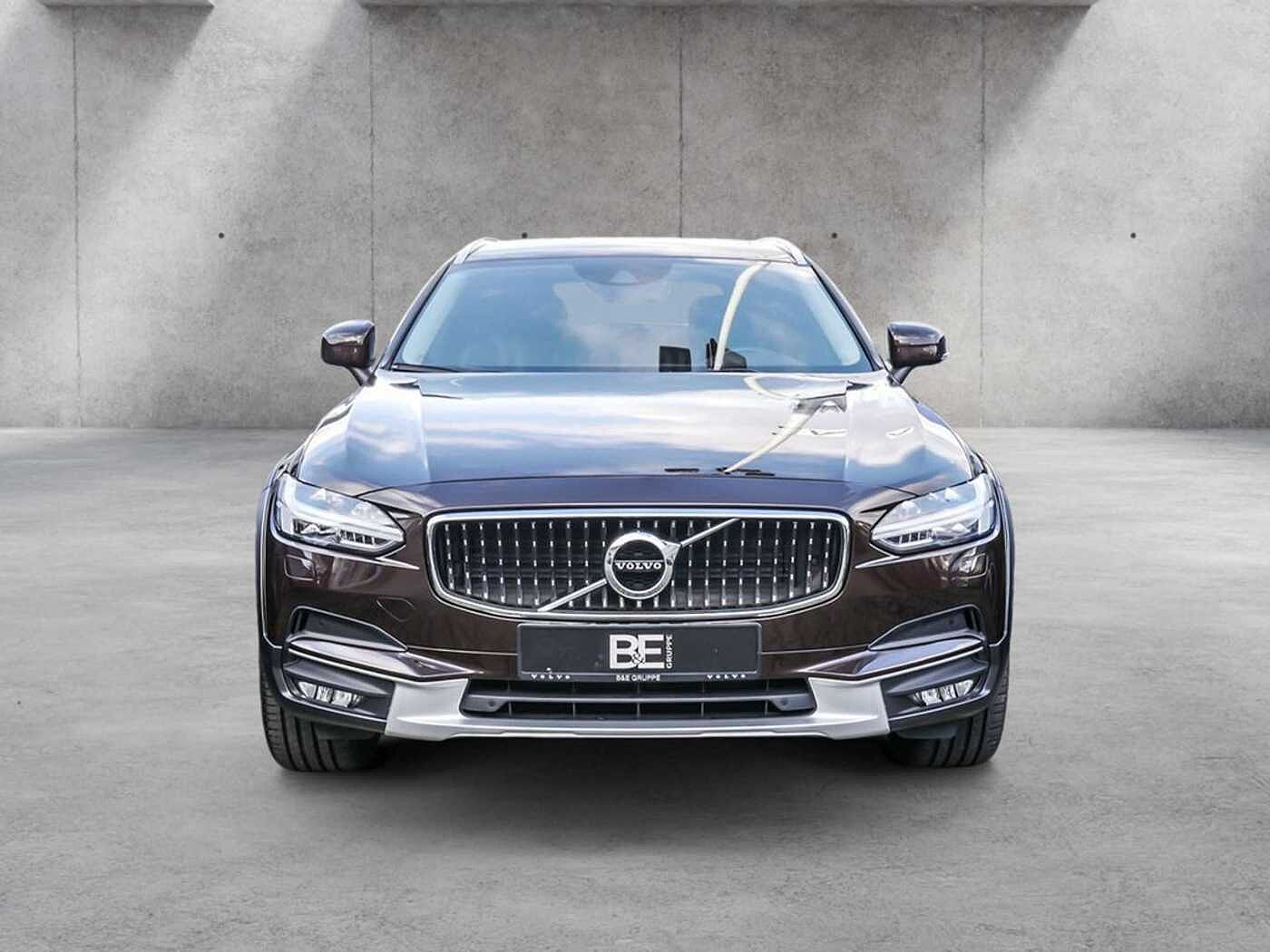 Volvo  CC D5 Pro AWD LEDER H/K HGSD NAVI AHK LED