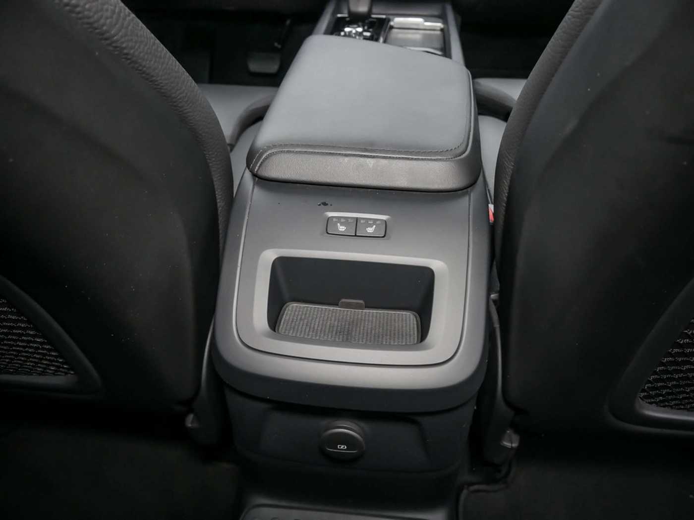 Volvo  2.0 Ultra Dark Recharge Plug-In Hybrid AWD