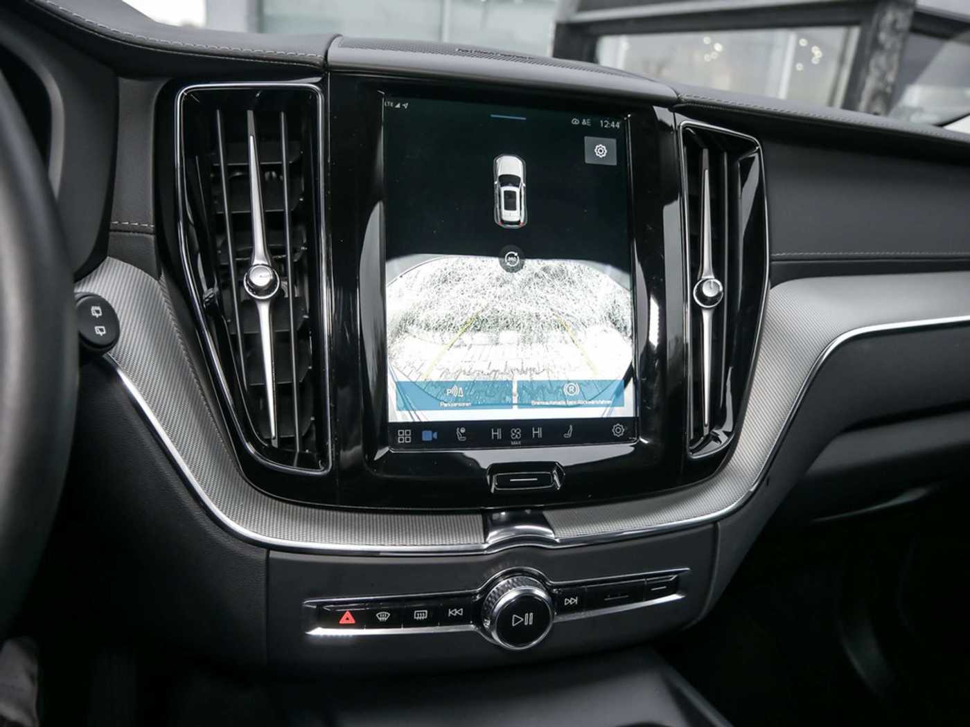 Volvo  2.0 Ultra Dark Recharge Plug-In Hybrid AWD