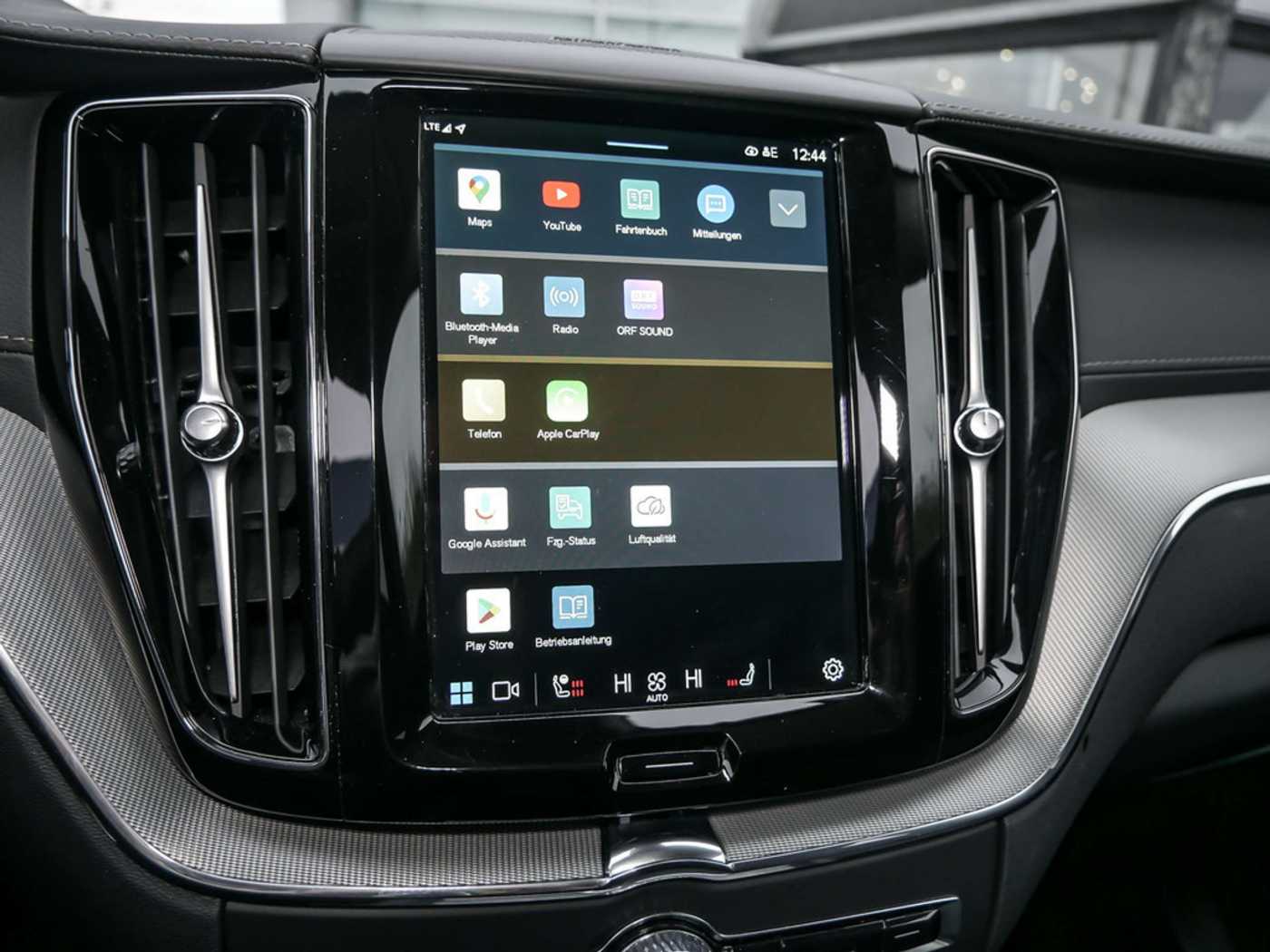 Volvo  2.0 Ultra Dark Recharge Plug-In Hybrid AWD