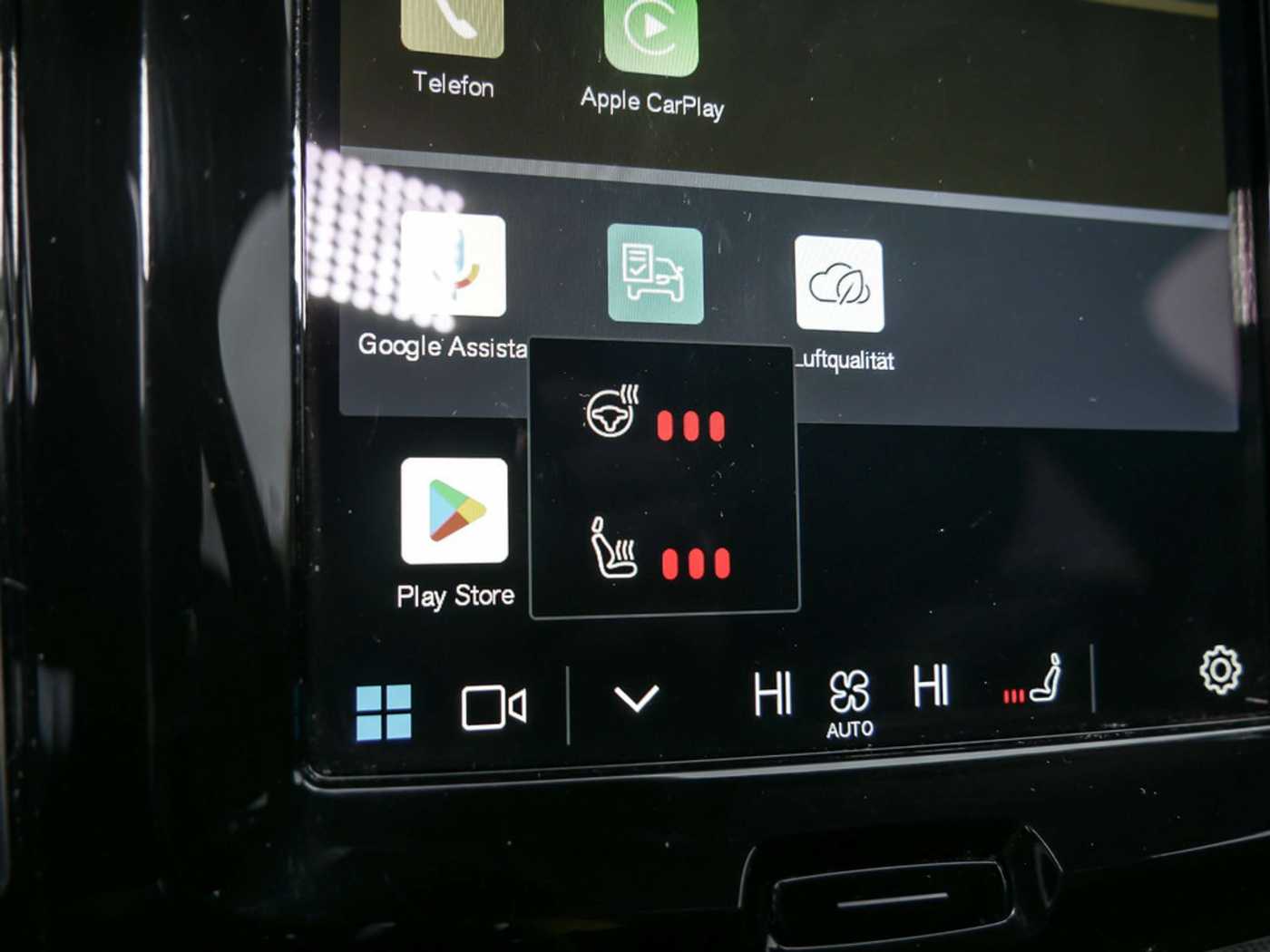 Volvo  2.0 Ultra Dark Recharge Plug-In Hybrid AWD