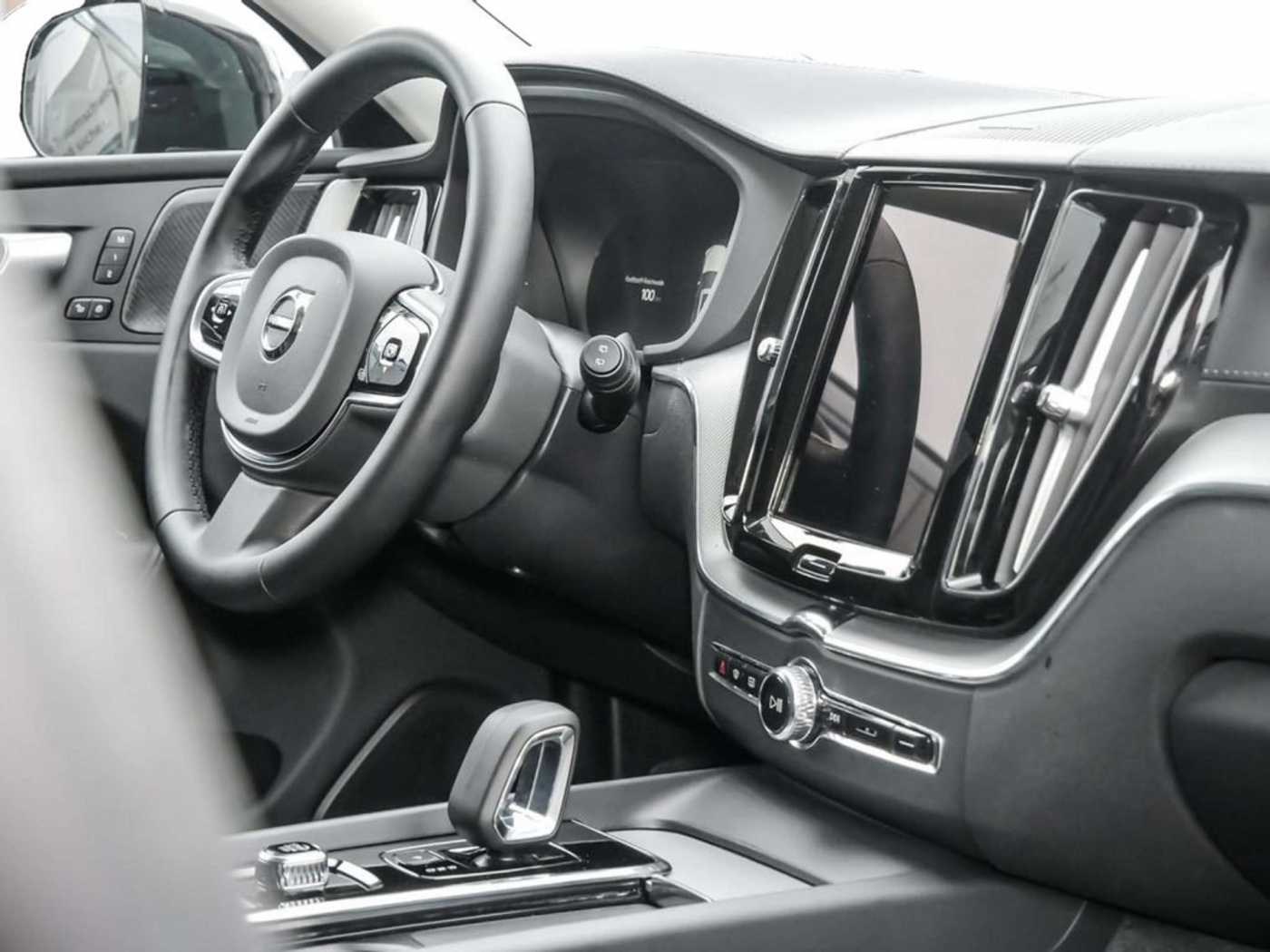 Volvo  2.0 Ultra Dark Recharge Plug-In Hybrid AWD