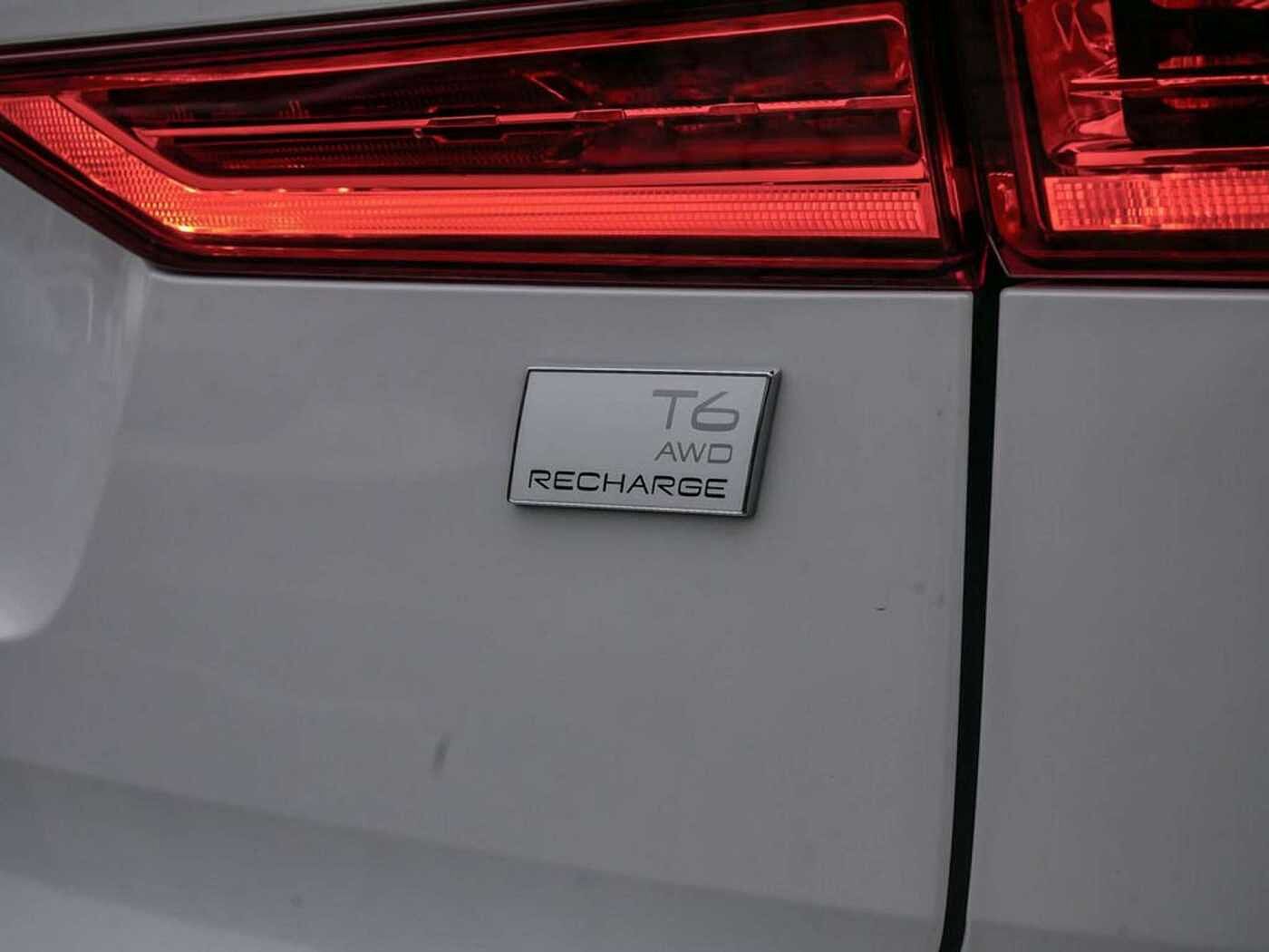 Volvo  2.0 Plus Dark Recharge Plug-In Hybrid AWD