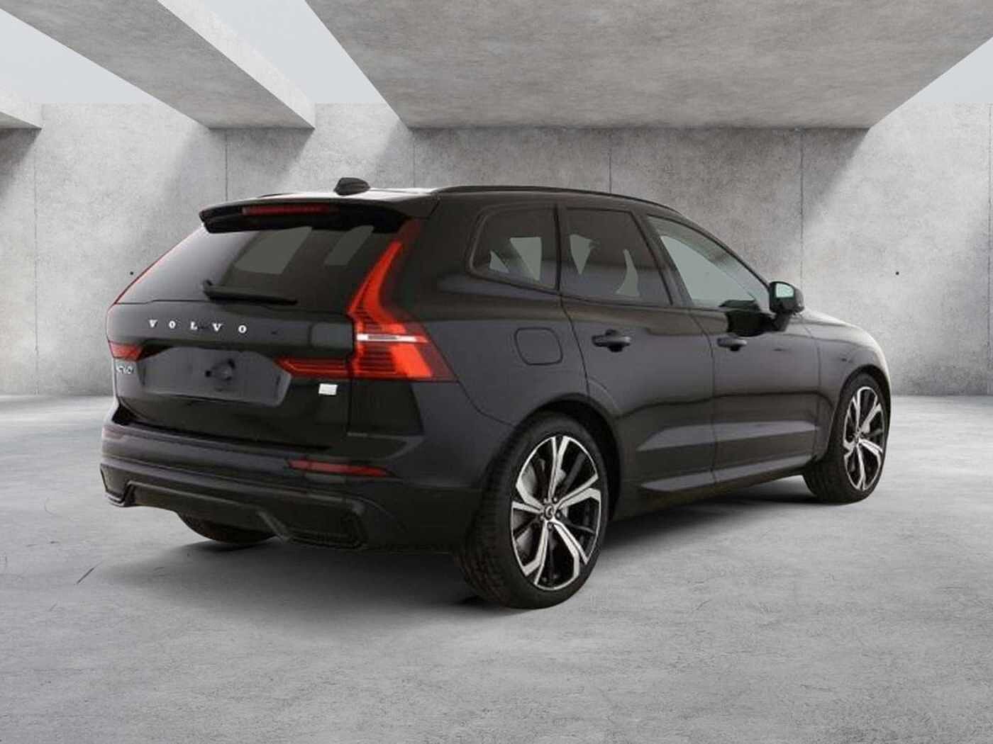 Volvo  2.0 Plus Dark Recharge Plug-In Hybrid AWD