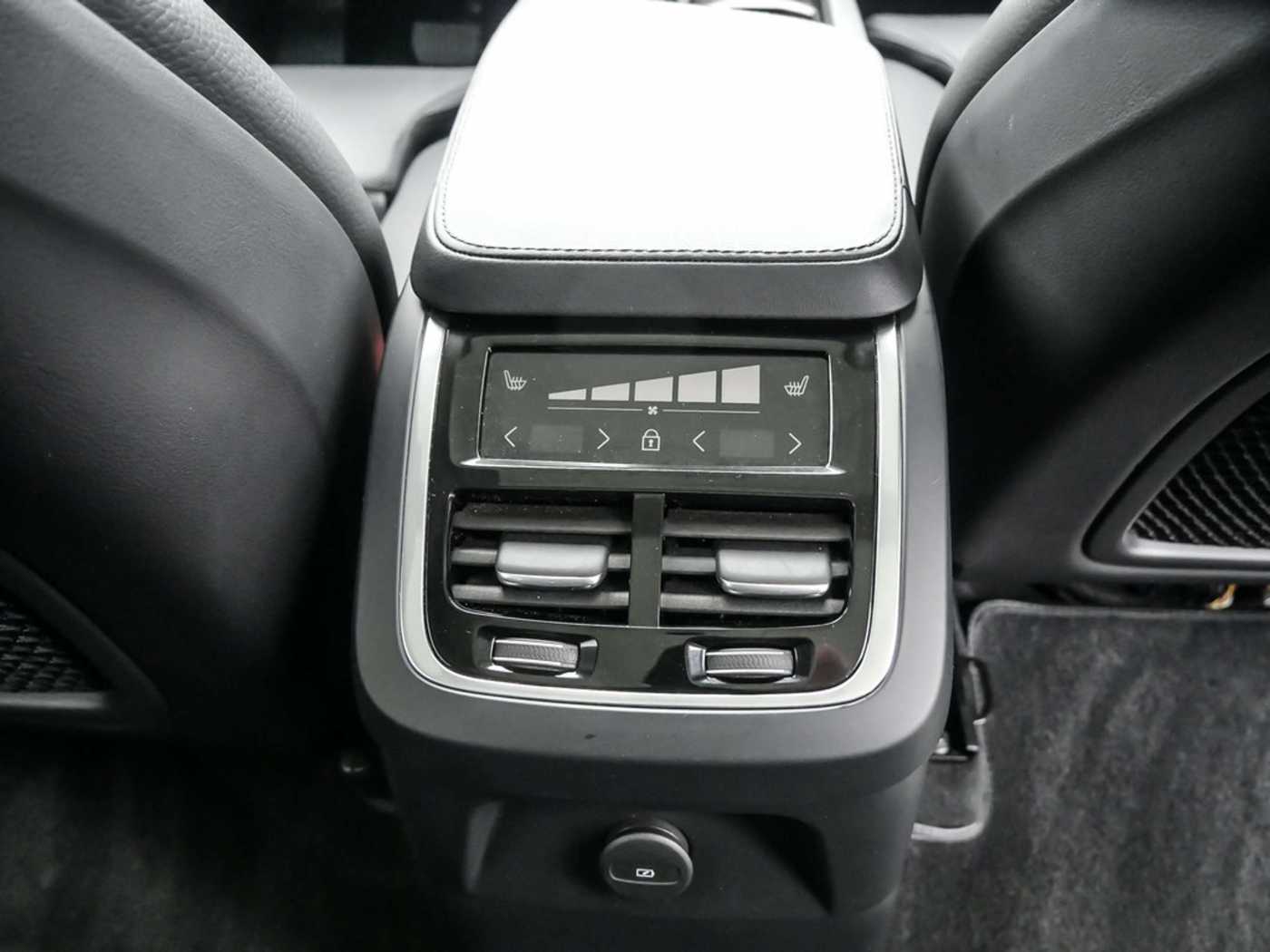 Volvo  2.0 Ultimate Bright Recharge Plug-In Hybrid AWD