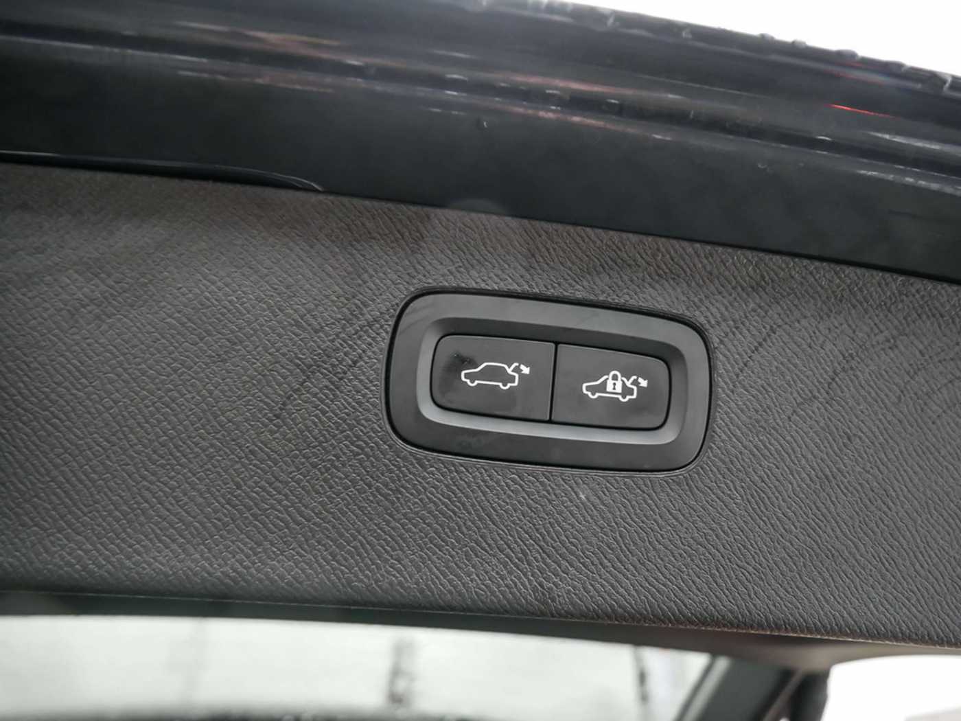 Volvo  2.0 Ultimate Bright Recharge Plug-In Hybrid AWD
