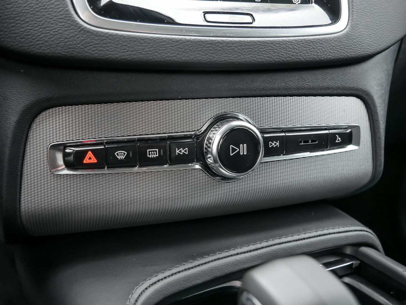 Volvo  2.0 Ultimate Bright Recharge Plug-In Hybrid AWD