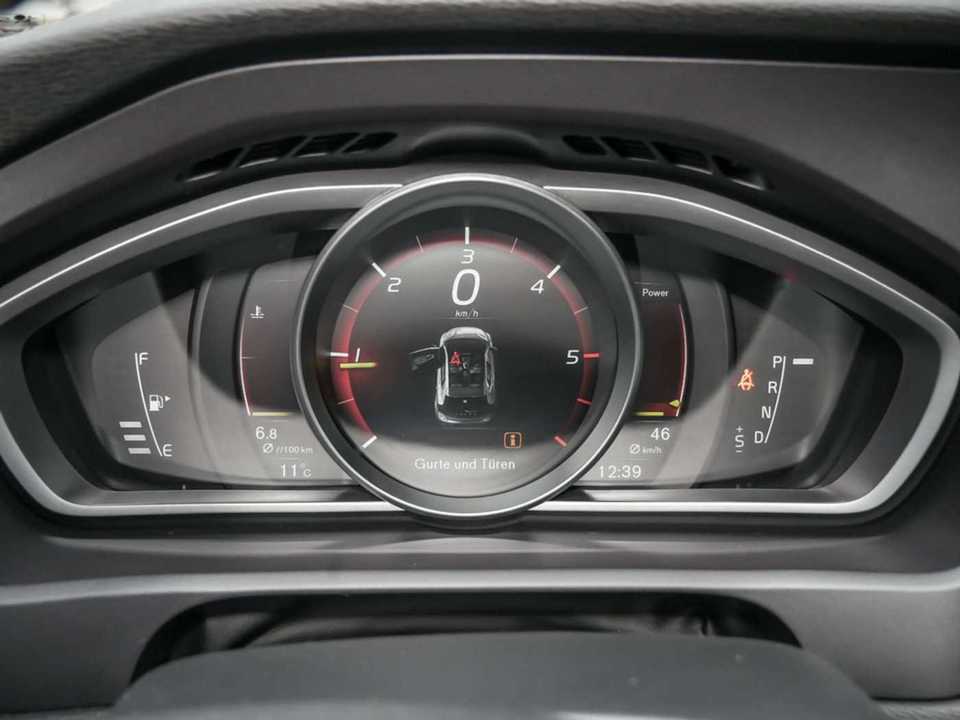 Volvo  D3 R-Design KAMERA NAVI FACEL. LED PANO