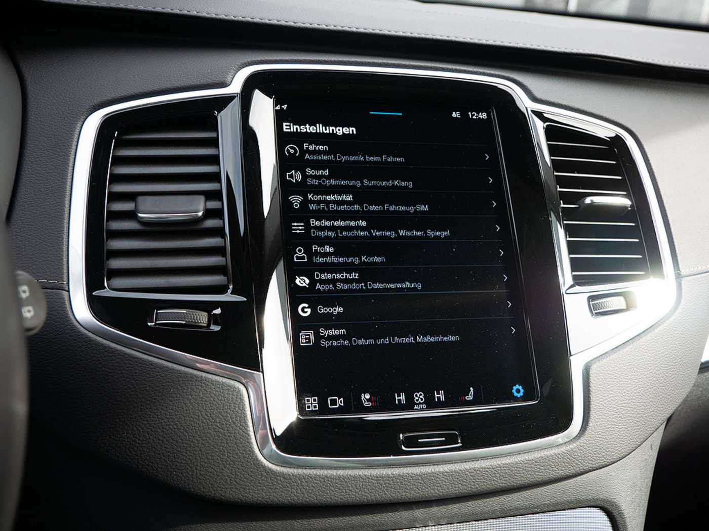 Volvo  2.0 Plus Bright Recharge Plug-In Hybrid AWD