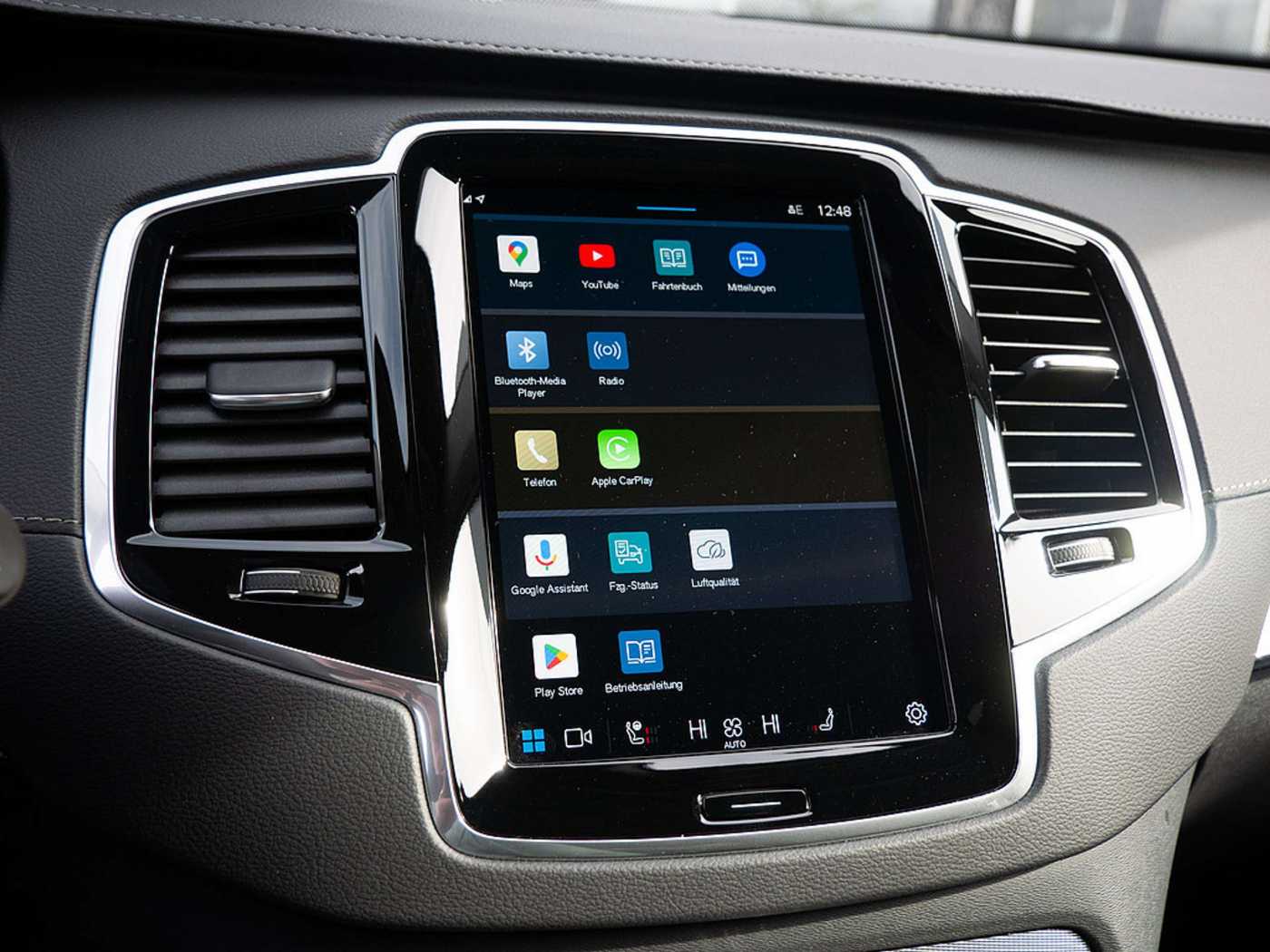 Volvo  2.0 Plus Bright Recharge Plug-In Hybrid AWD