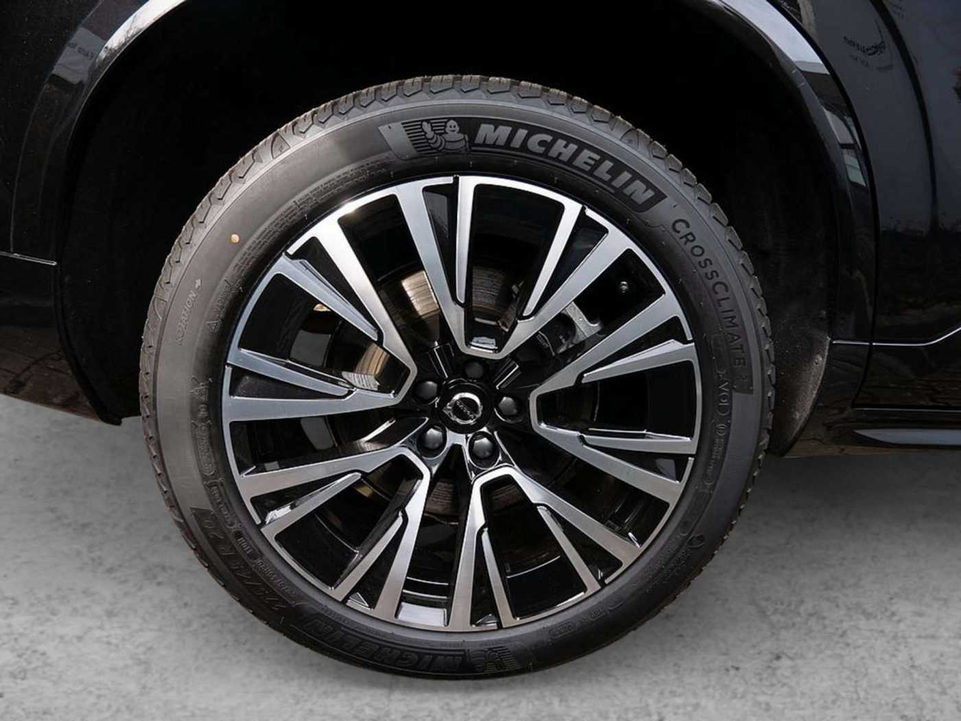 Volvo  2.0 Plus Bright Recharge Plug-In Hybrid AWD