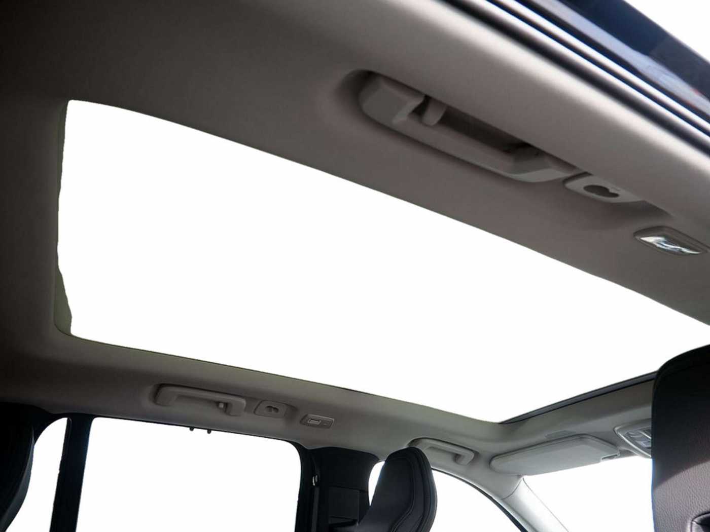 Volvo  2.0 Plus Bright Recharge Plug-In Hybrid AWD