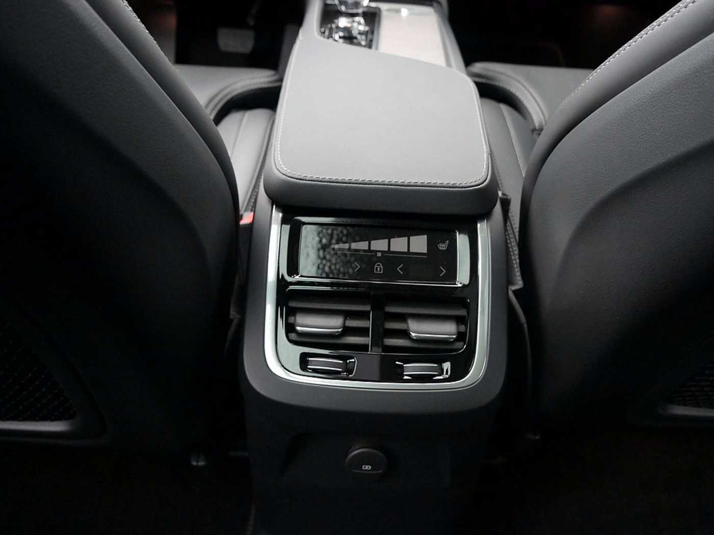 Volvo  Recharge T8 AWD Plug-in Hybrid Ultimate