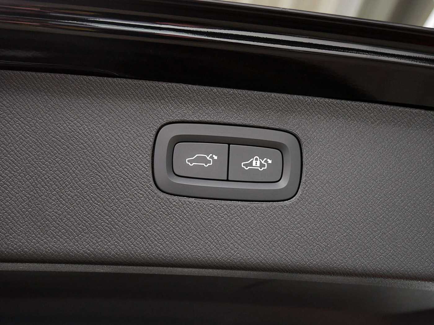Volvo  Recharge T8 AWD Plug-in Hybrid Ultimate