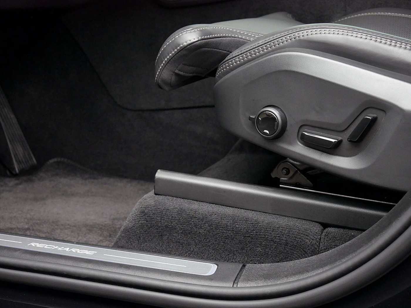 Volvo  Recharge T8 AWD Plug-in Hybrid Ultimate