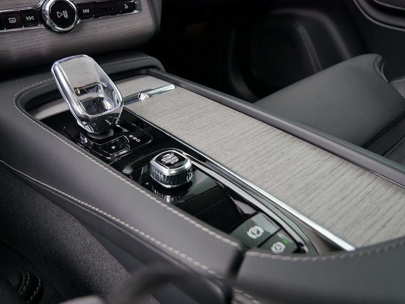 Volvo  Recharge T8 AWD Plug-in Hybrid Ultimate