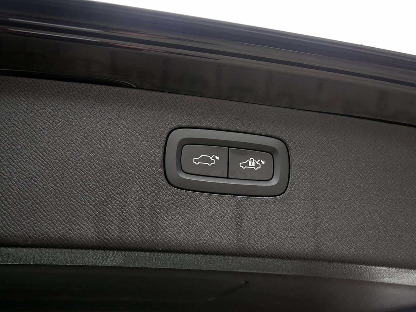 Volvo  2.0 Plus Bright Recharge Plug-In Hybrid AWD