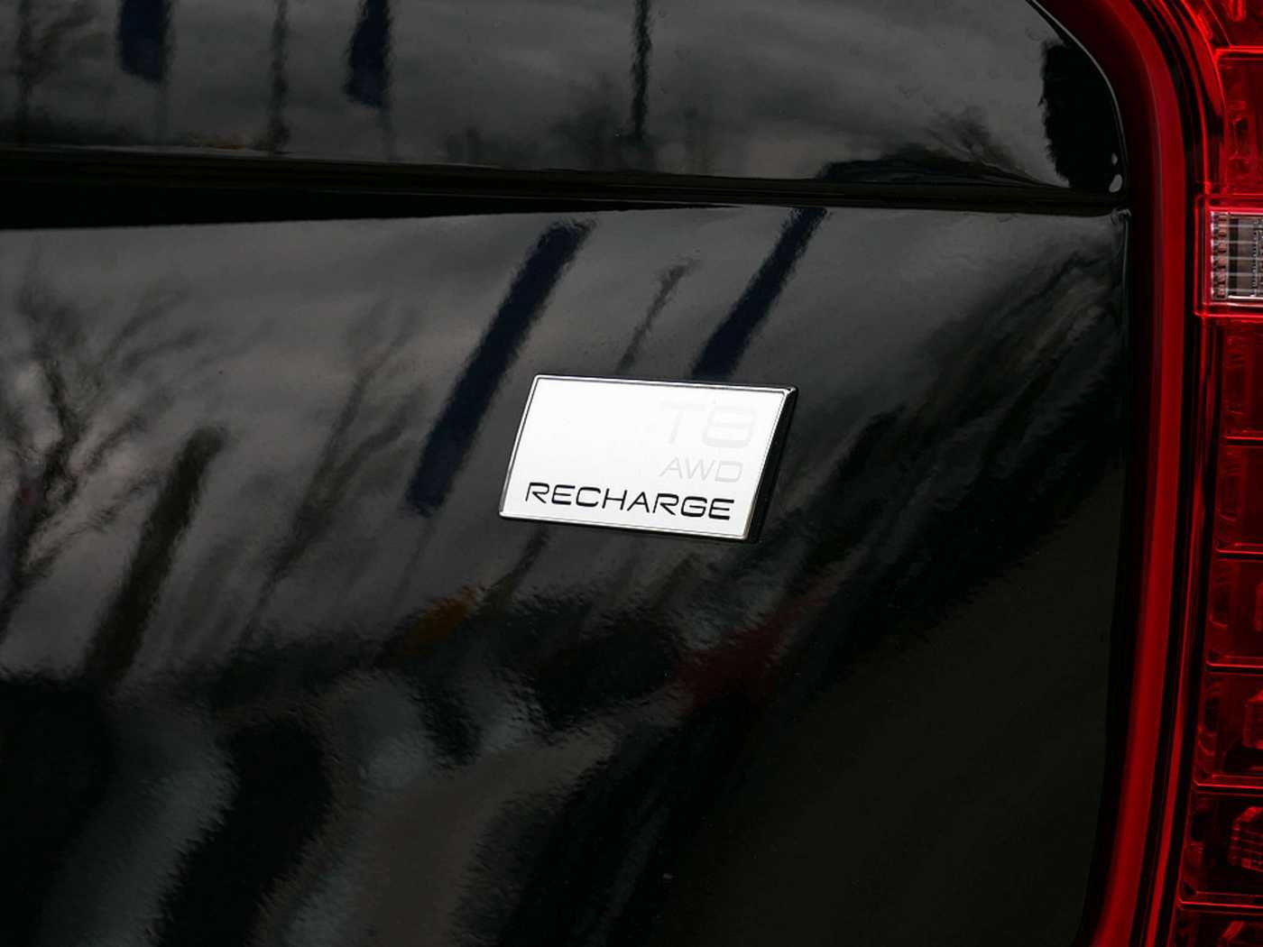 Volvo  2.0 Plus Bright Recharge Plug-In Hybrid AWD