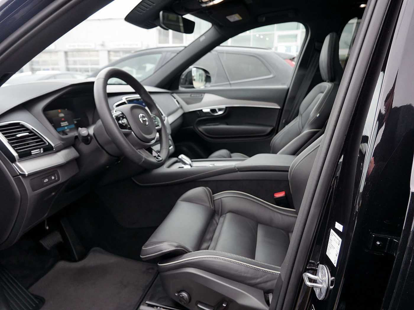 Volvo  2.0 Plus Bright Recharge Plug-In Hybrid AWD