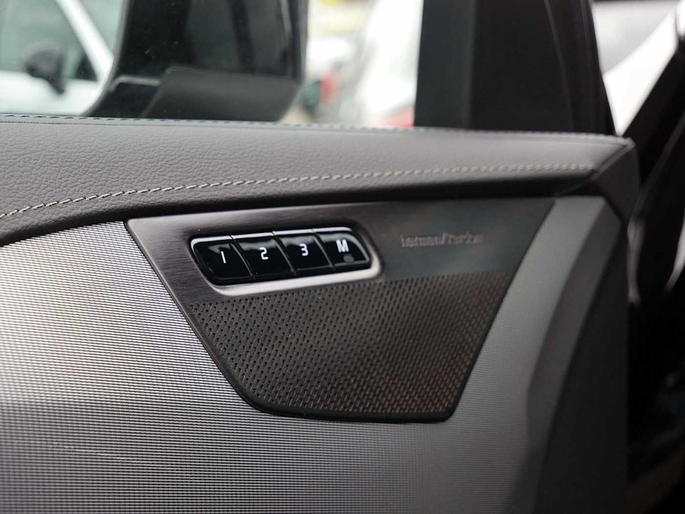 Volvo  2.0 Plus Bright Recharge Plug-In Hybrid AWD