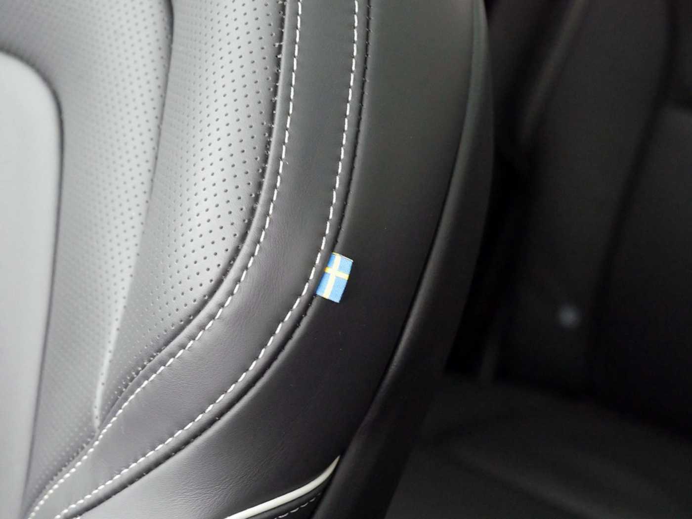 Volvo  2.0 Plus Bright Recharge Plug-In Hybrid AWD