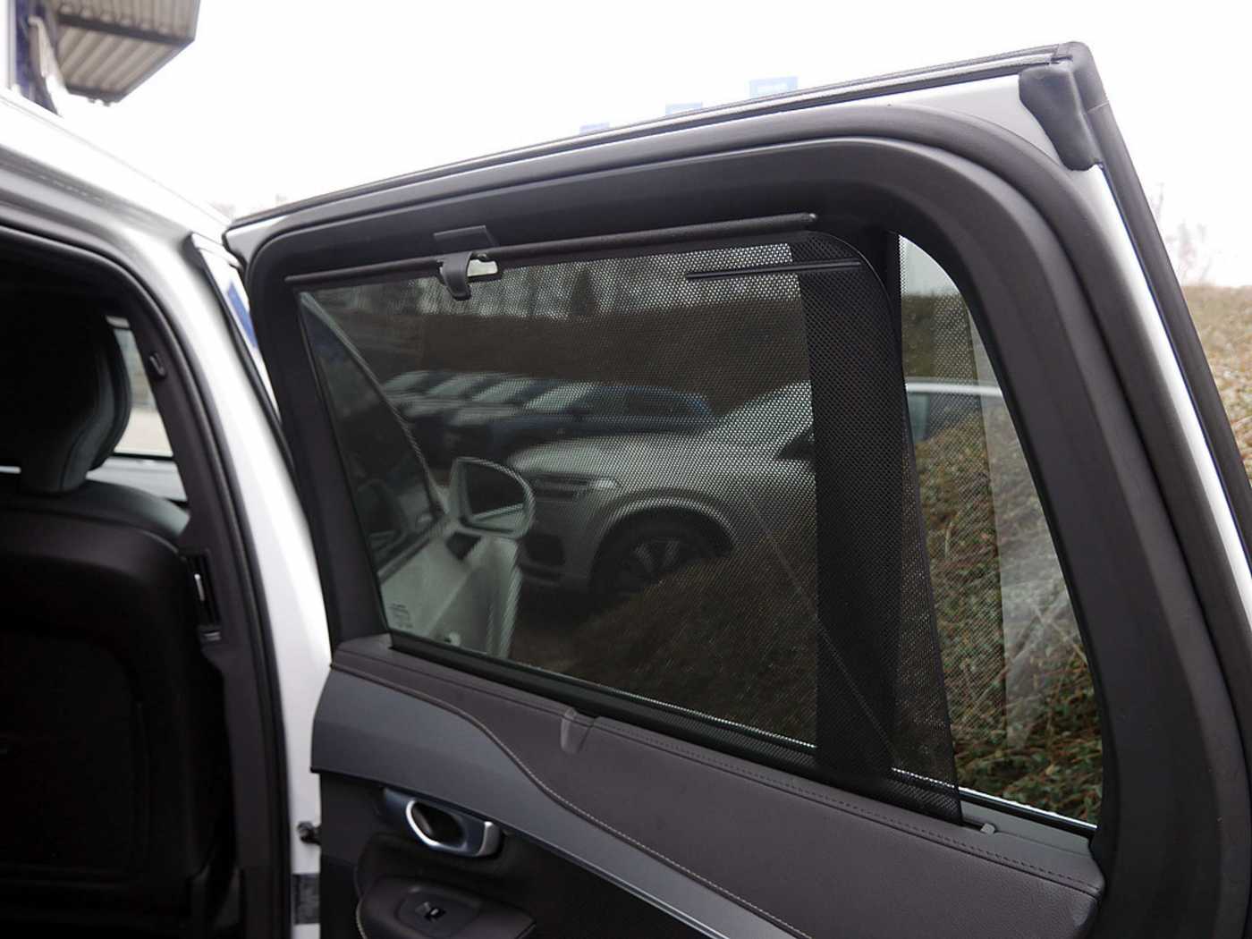 Volvo  2.0 Plus Bright Recharge Plug-In Hybrid AWD