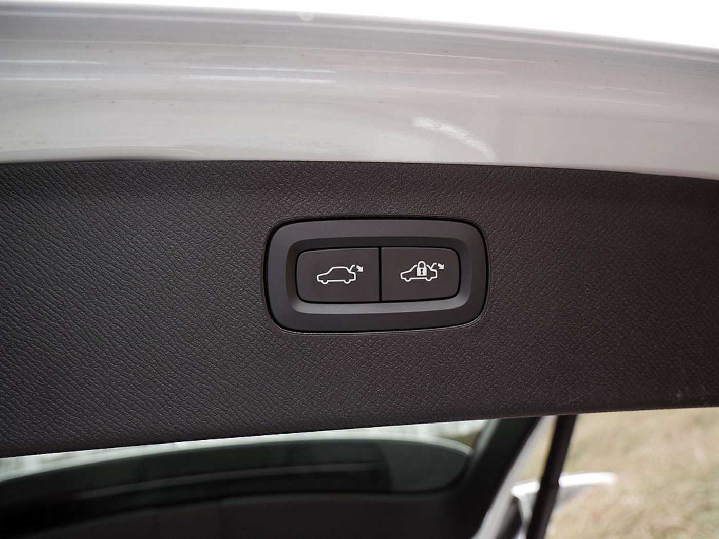 Volvo  2.0 Plus Bright Recharge Plug-In Hybrid AWD