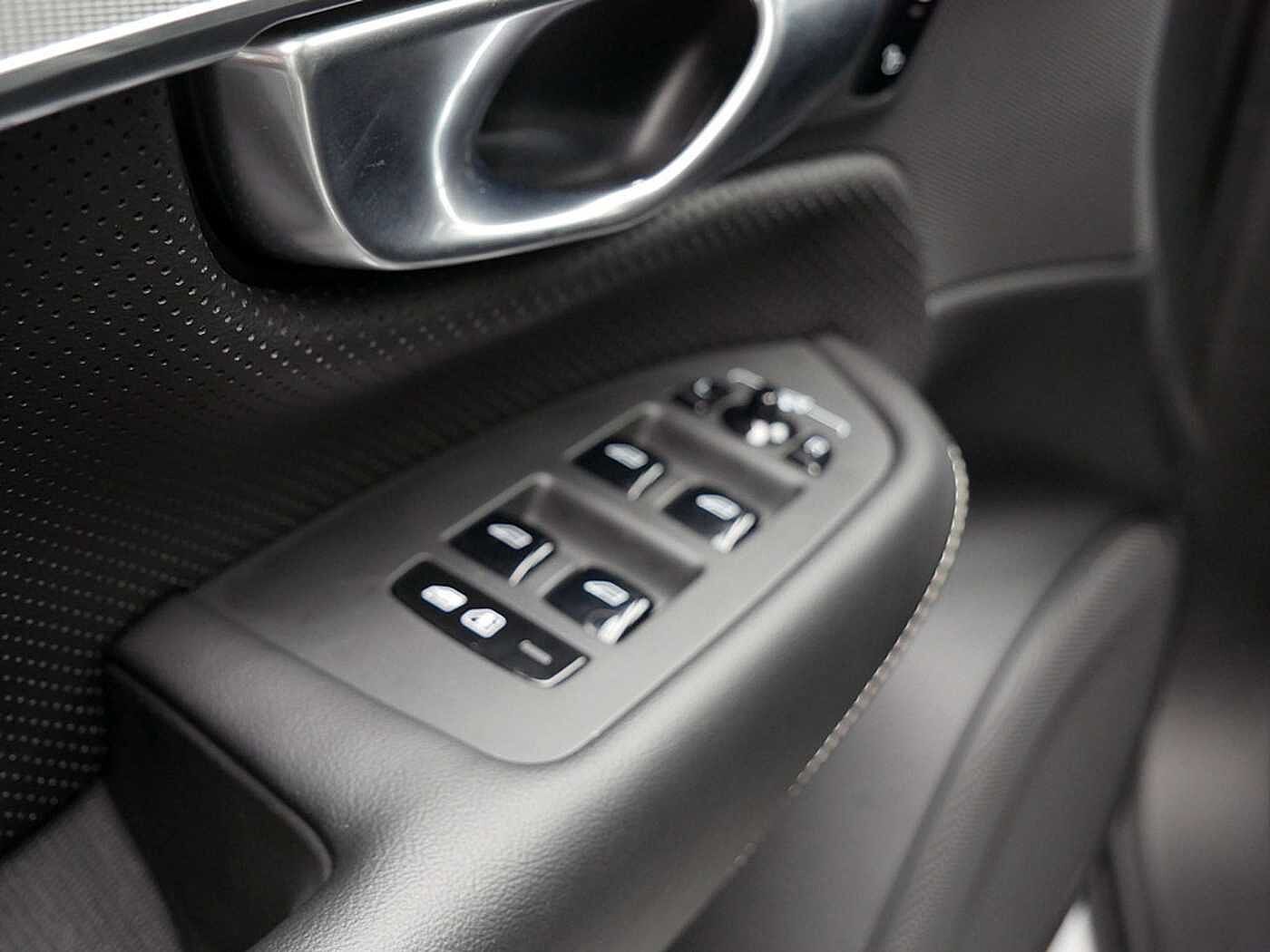 Volvo  2.0 Plus Bright Recharge Plug-In Hybrid AWD
