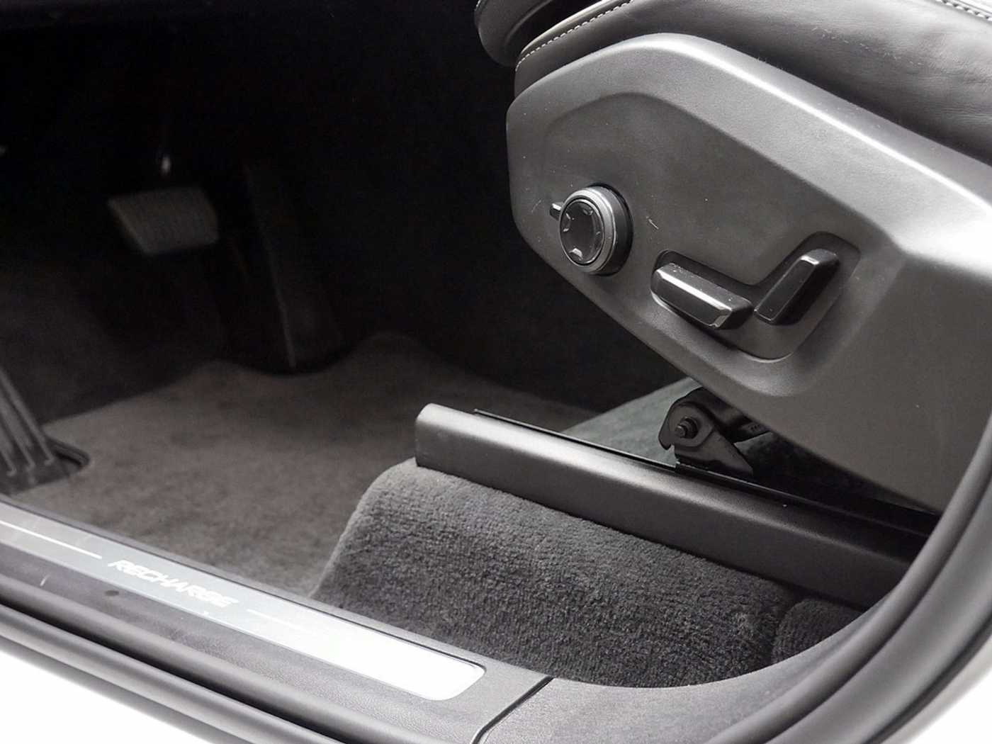 Volvo  2.0 Plus Bright Recharge Plug-In Hybrid AWD