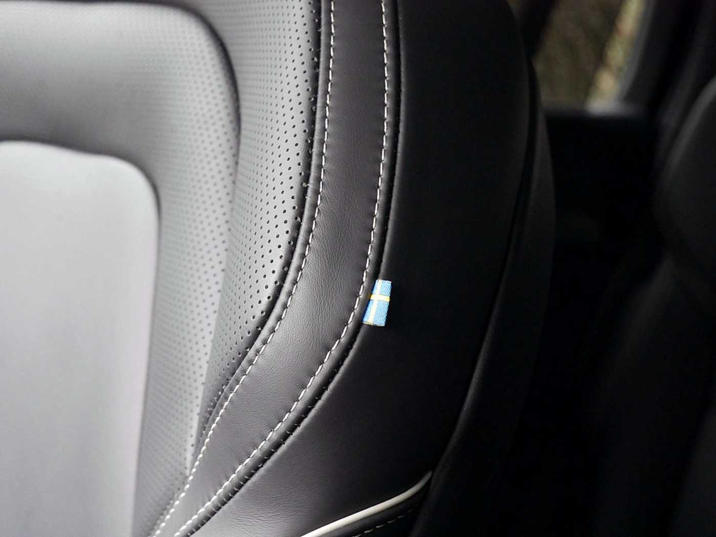 Volvo  2.0 Plus Bright Recharge Plug-In Hybrid AWD