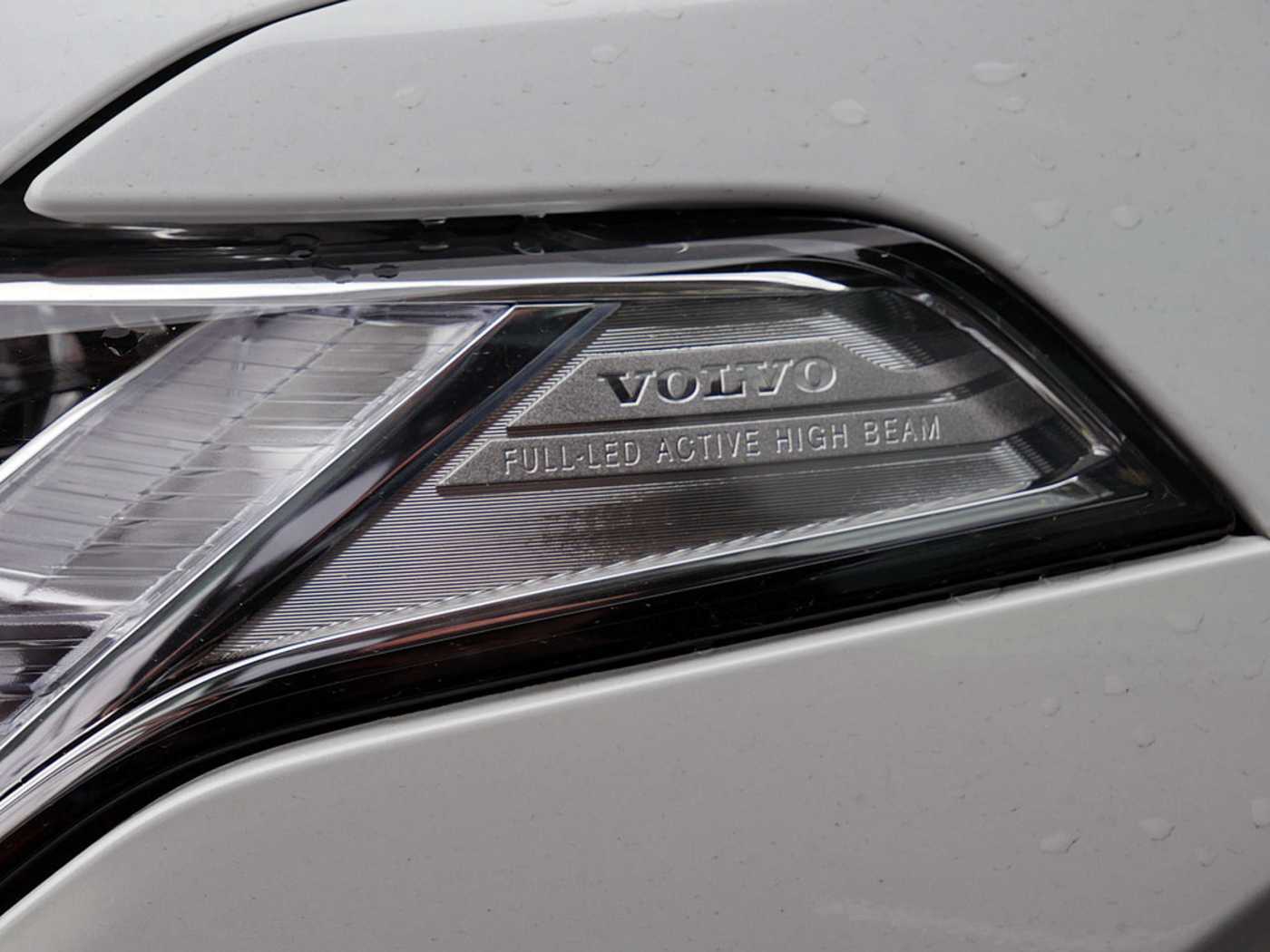 Volvo  2.0 Plus Bright Recharge Plug-In Hybrid AWD