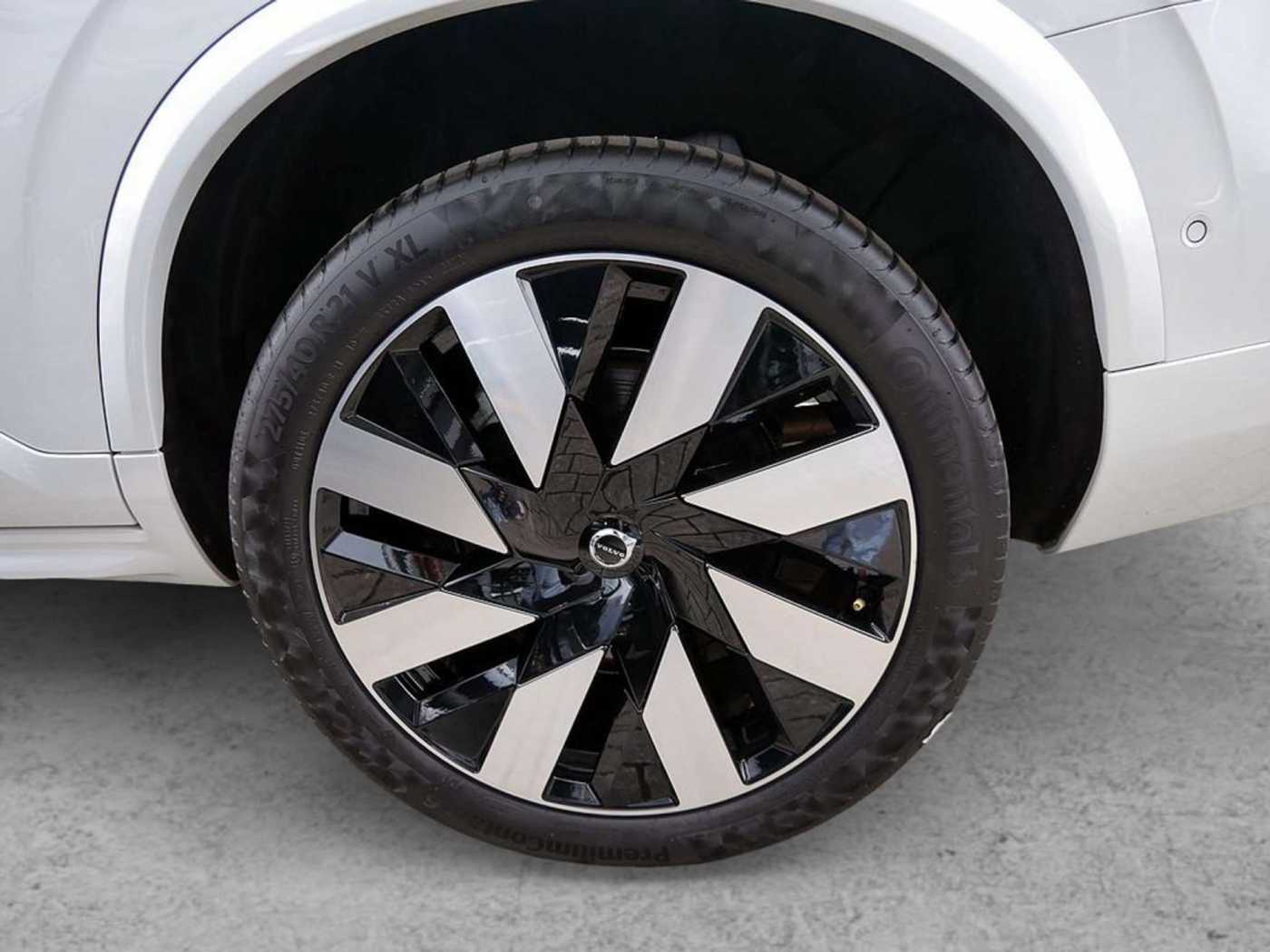 Volvo  2.0 Plus Bright Recharge Plug-In Hybrid AWD