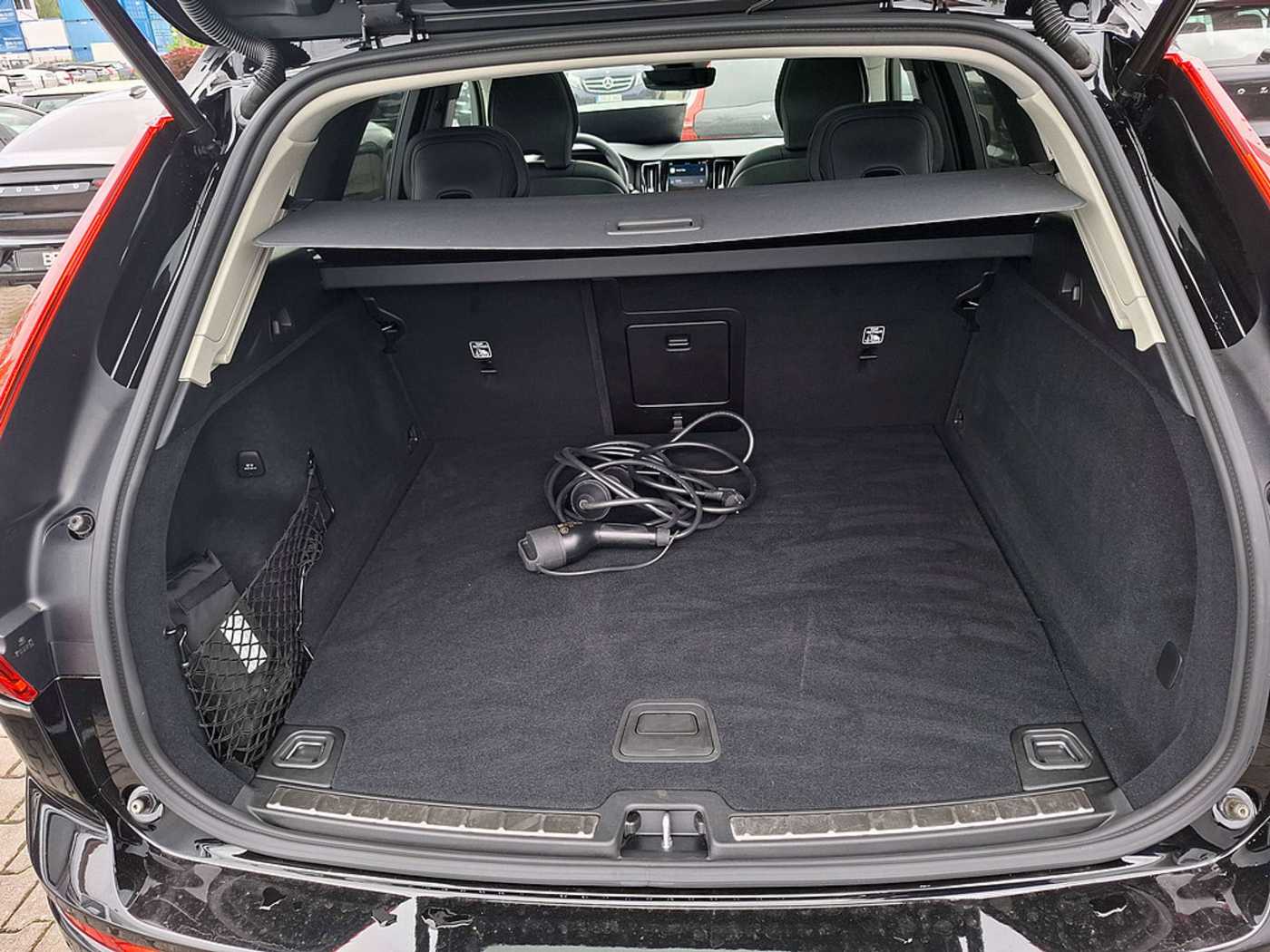 Volvo  T8 Plus Dark Recharge Plug-In Hybrid AWD