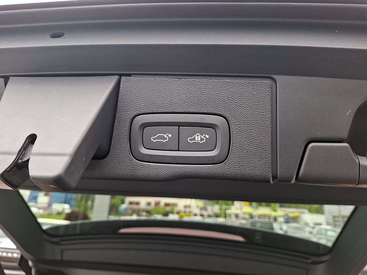 Volvo  T8 Plus Dark Recharge Plug-In Hybrid AWD