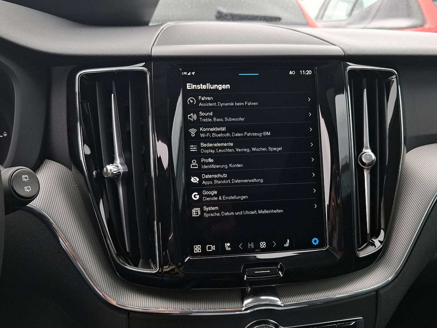 Volvo  T8 Plus Dark Recharge Plug-In Hybrid AWD