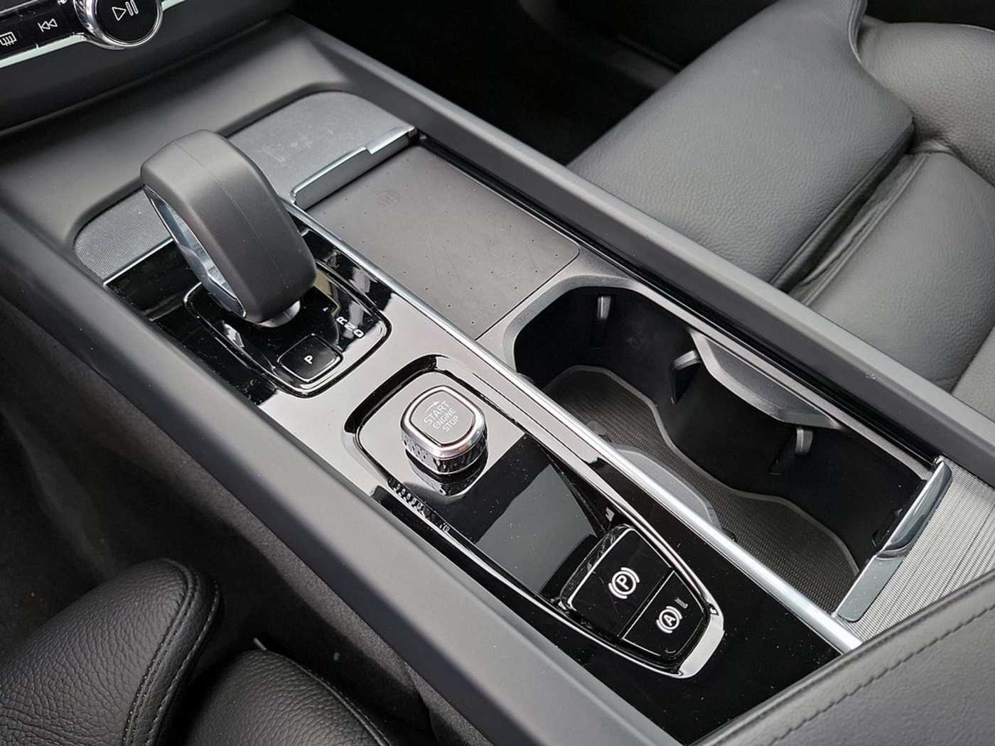 Volvo  T8 Plus Dark Recharge Plug-In Hybrid AWD