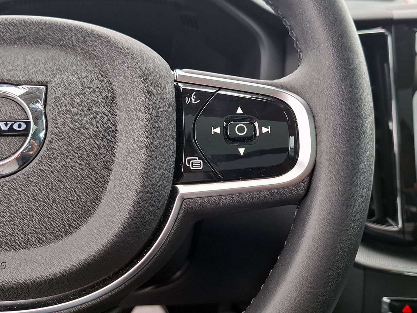 Volvo  T8 Plus Dark Recharge Plug-In Hybrid AWD